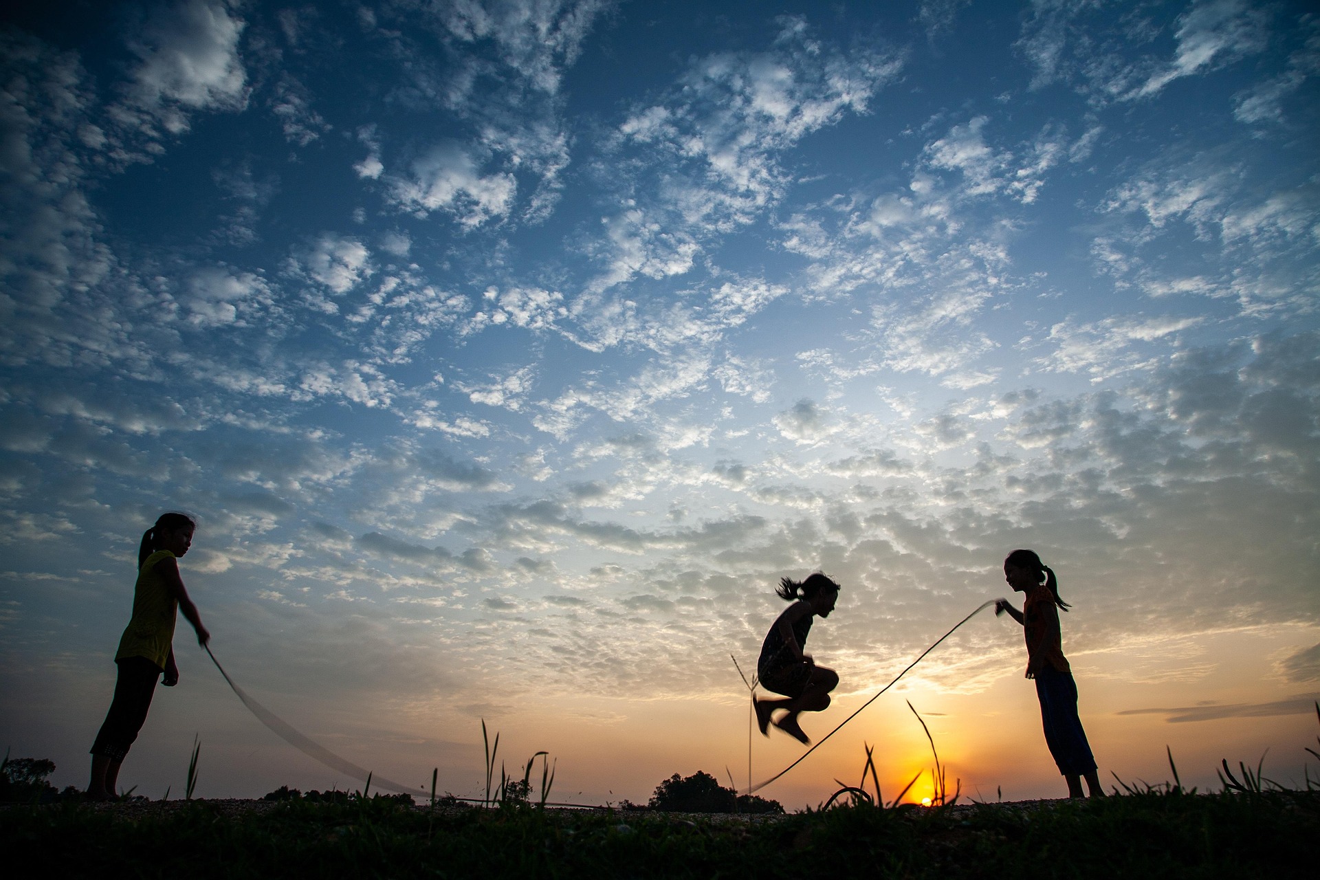 Trẻ em, children, bầu trời, hoàng hôn, cánh đồng, miền quê, sky, sunset, field, countryside- xuanduongvan87 2