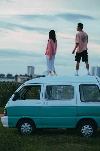 Cặp đôi, thanh xuân, tuổi trẻ, xe, màu hồng, hoàng hôn, couple, youth, young people, car, pink, sunset- Jupilu 1