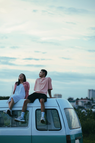 Cặp đôi, thanh xuân, tuổi trẻ, xe, màu hồng, hoàng hôn, couple, youth, young people, car, pink, sunset- Jupilu 3