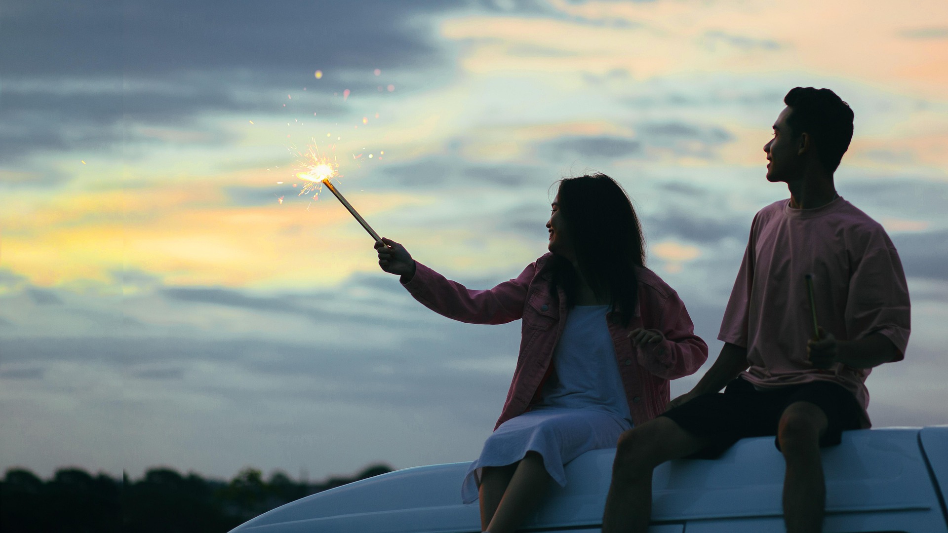Cặp đôi, thanh xuân, tuổi trẻ, xe, màu hồng, hoàng hôn, couple, youth, young people, car, pink, sunset- Jupilu 5