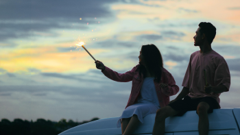 Cặp đôi, thanh xuân, tuổi trẻ, xe, màu hồng, hoàng hôn, couple, youth, young people, car, pink, sunset- Jupilu 5