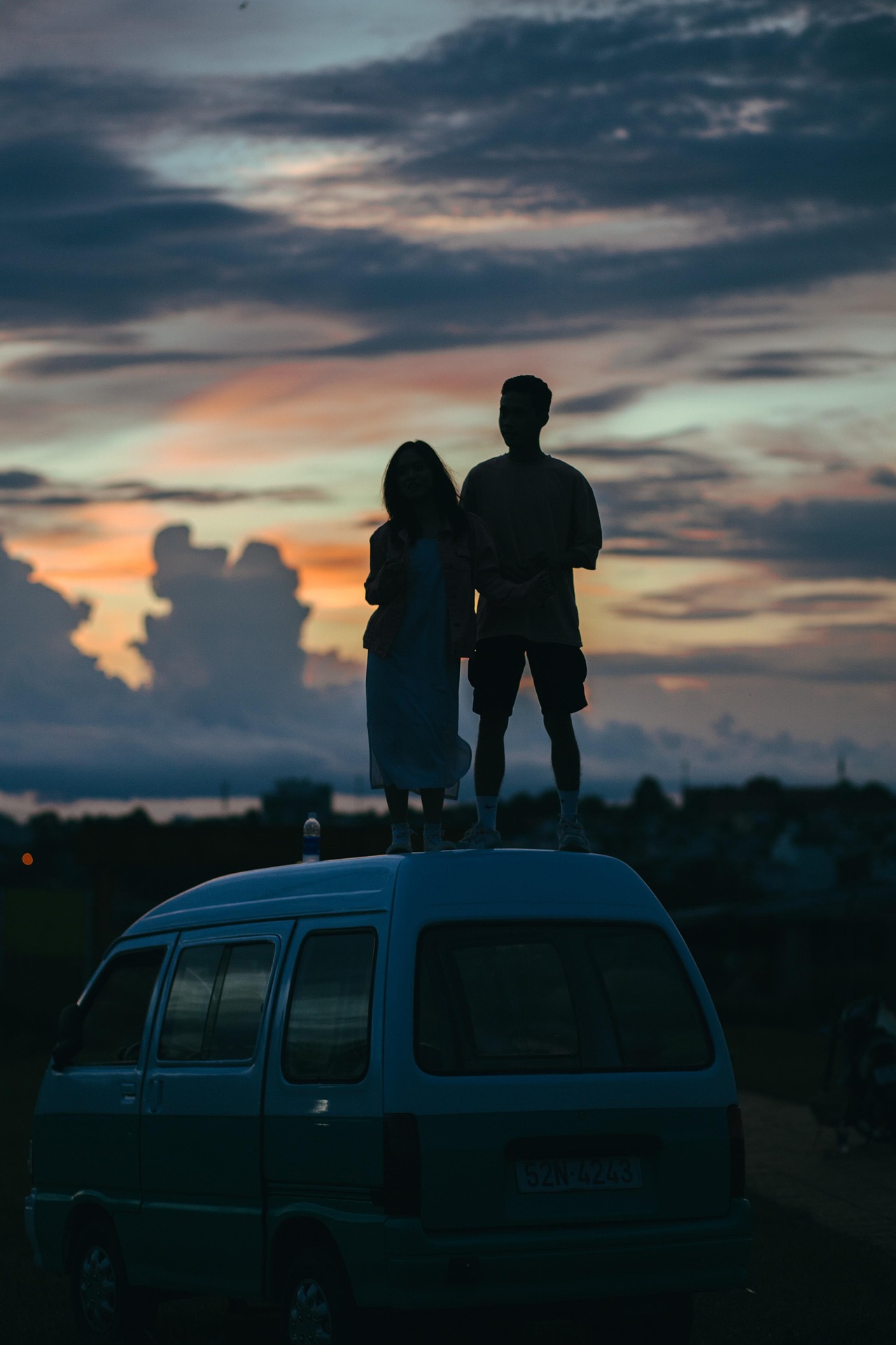 Cặp đôi, thanh xuân, tuổi trẻ, xe, màu hồng, hoàng hôn, couple, youth, young people, car, pink, sunset- Jupilu 7
