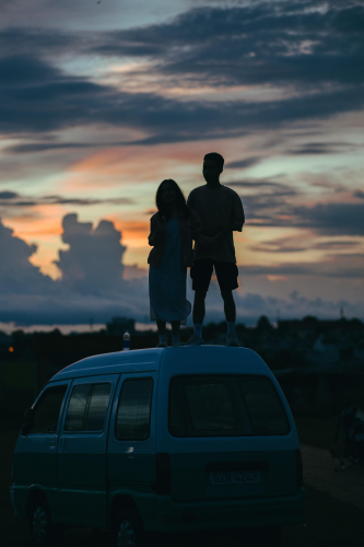 Cặp đôi, thanh xuân, tuổi trẻ, xe, màu hồng, hoàng hôn, couple, youth, young people, car, pink, sunset- Jupilu 7