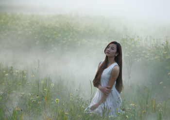Cô gái, hoa cải, sương mù, đồng cỏ,Girl, rape flower, fog, meadow- ThuyHaBich 2