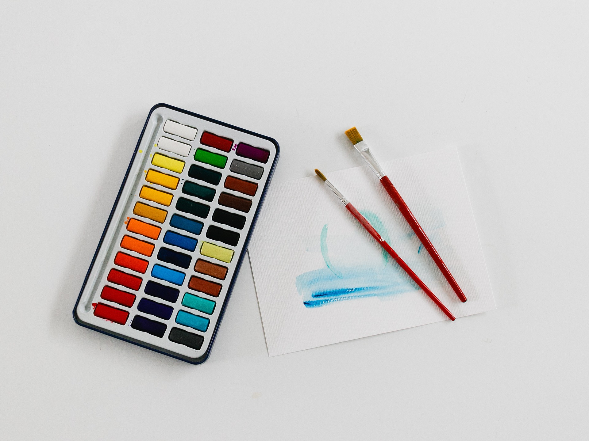 Màu, bút màu, bút chì, cọ, color, crayons, pencils, brushes- hudsoncrafted