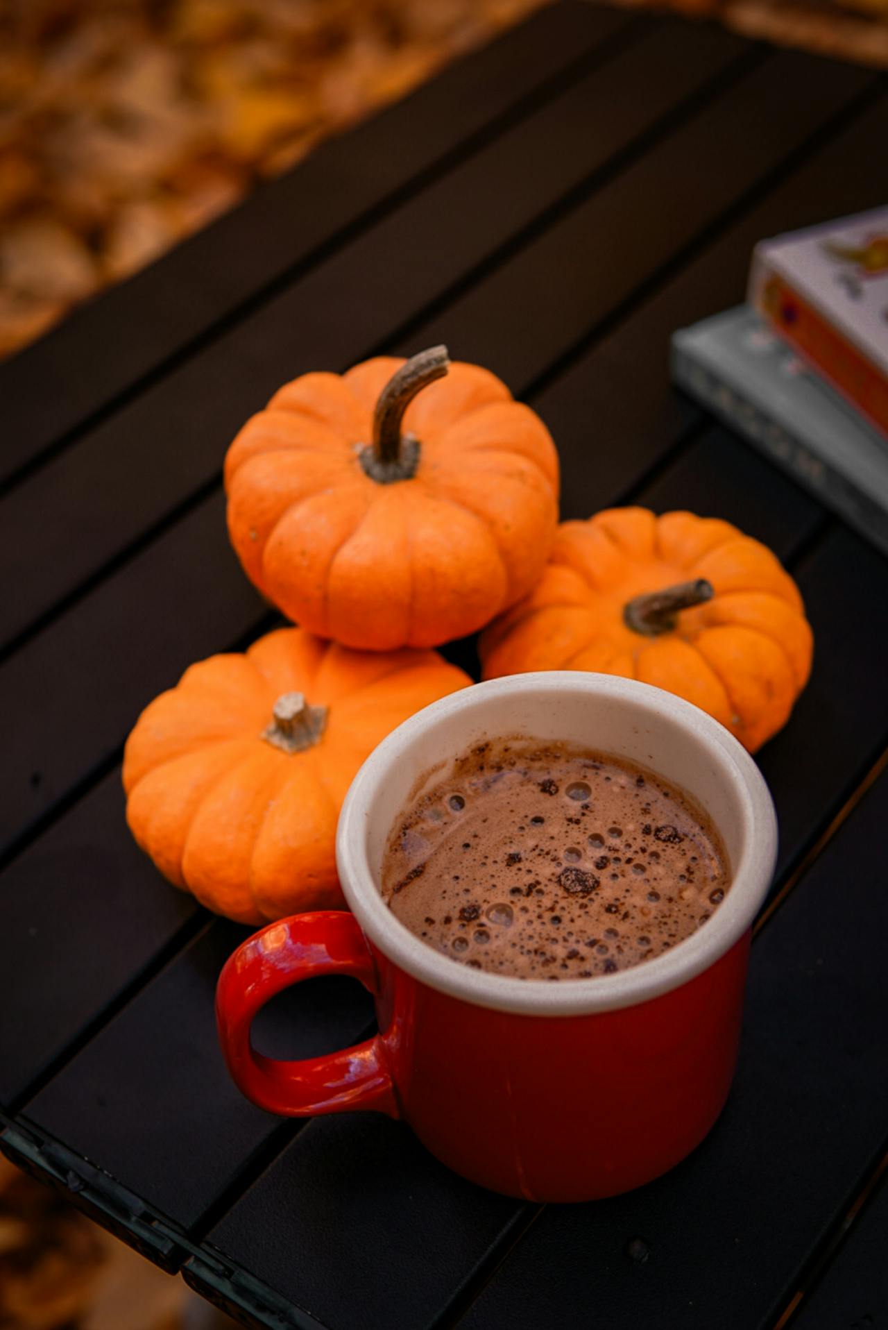 Halloween, ly, cốc sứ, đồ uống, bí đỏ trang trí, cà phê, không khí halloween, cup, ceramic cup, beverage, decorative pumpkin, coffee, halloween atmosphere -yasminizm 7