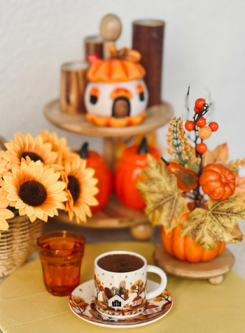 Halloween, ly, cốc sứ, dụng cụ trang trí halloween, bí đỏ, hoa khô, không gian, cups, ceramic mugs, halloween decorations, pumpkins, dried flowers, space-yasminizm 2