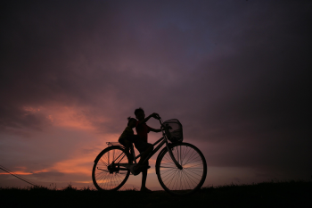 Xe đạp, bicycle, trẻ em, children, bầu trời, hoàng hôn, cánh đồng, miền quê, sky, sunset, field, countryside- xuanduongvan87 1