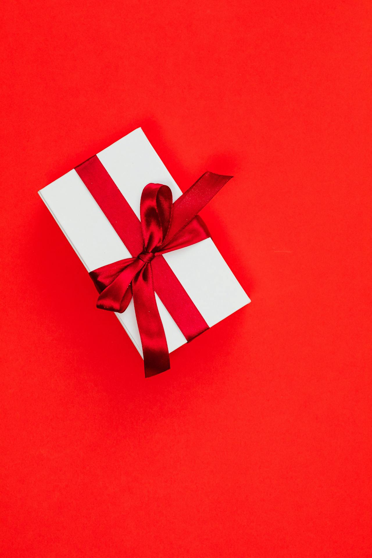 Hộp quà, màu đỏ, quà giáng sinh, gift box, red, christmas gift - Karola G