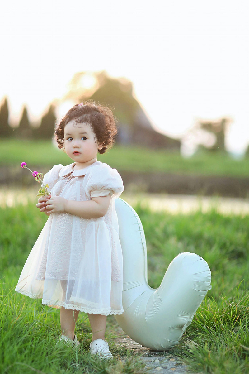Em bé, trẻ em, con gái, girl, kids, chụp ảnh, vui vẻ- Mochi mochi