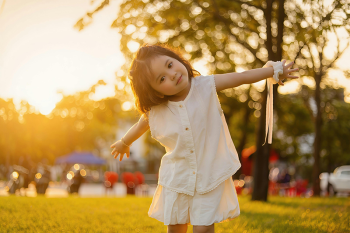 Em bé, trẻ em, con gái, girl, kids, chụp ảnh, vui vẻ- Mochi mochi