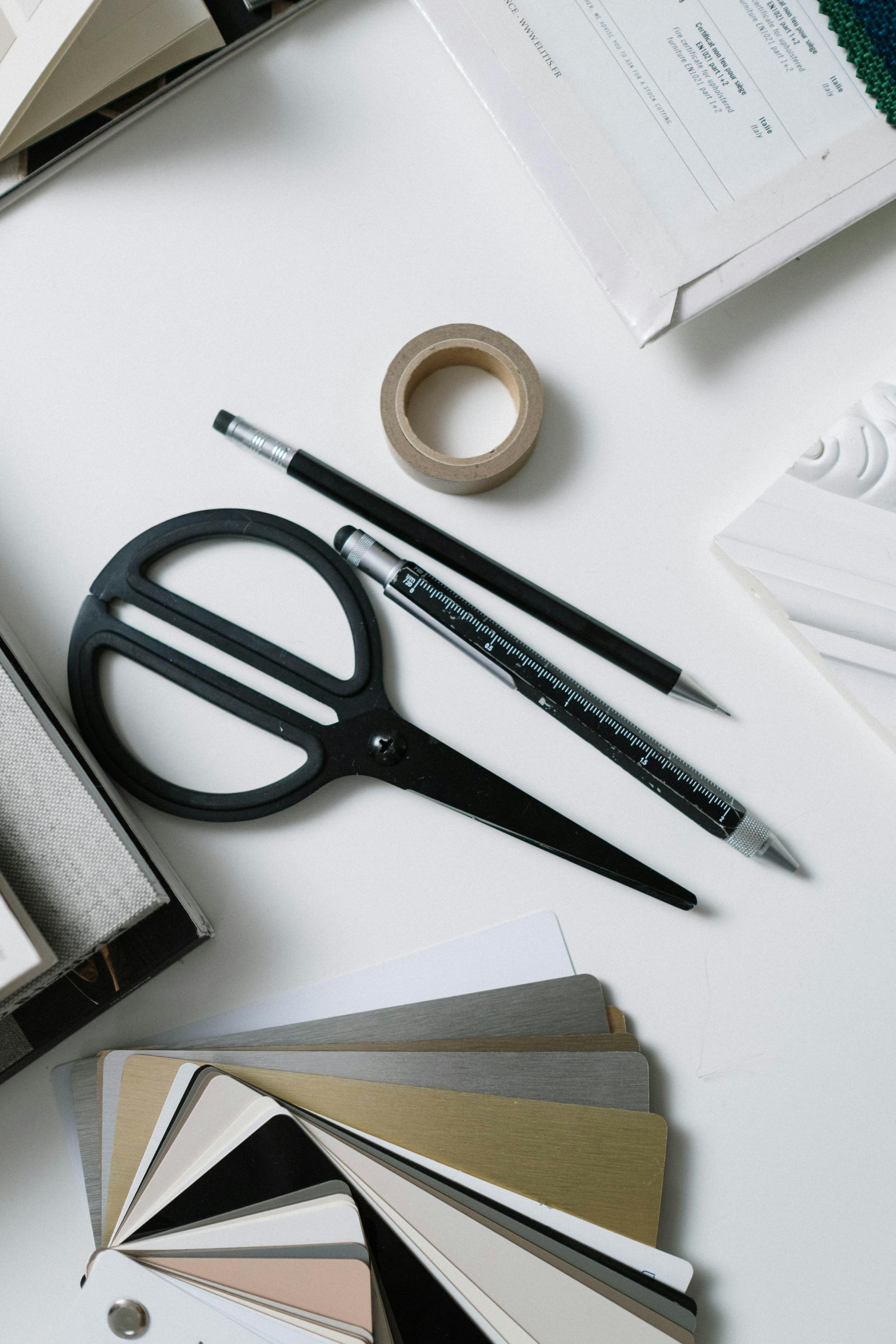 Thước, kẹp giấy, kéo, bút,book, đồ dùng học tập, trường, school supplies, school- cottonbro studio