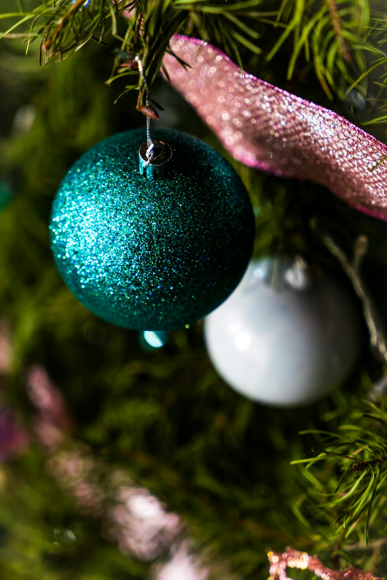 Trái châu, cây thông, trang trí, không khí giáng sinh, christmas balls, christmas tree, decoration, christmas atmosphere - Becerra Govea Photo