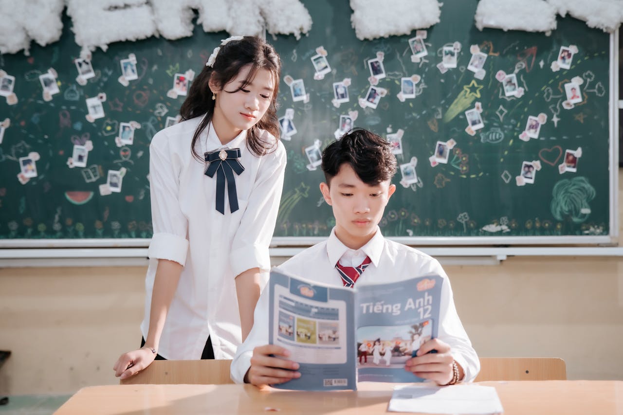 Học sinh, bạn bè, lớp học, trường học, kỉ niệm, giáo dục, kỷ yếu, students, friends, class, school, memories, education, yearbook - Green odette 3