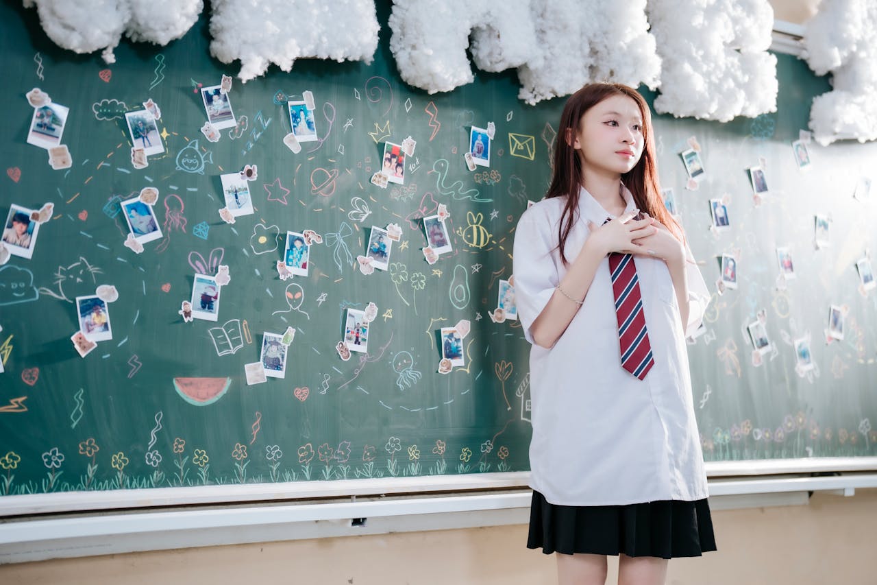 Học sinh, bạn nữ, lớp học, trường học, kỉ niệm, giáo dục, kỷ yếu, students, girls, class, school, memories, education, yearbook - Green odette 5