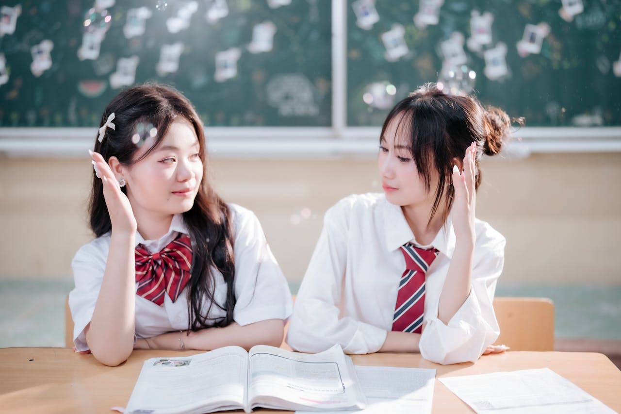 Học sinh, bạn bè, lớp học, trường học, kỉ niệm, giáo dục, kỷ yếu, students, friends, class, school, memories, education, yearbook - Green odette 12