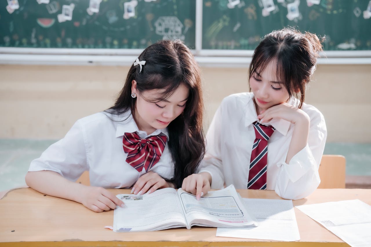 Học sinh, bạn bè, lớp học, trường học, kỉ niệm, giáo dục, kỷ yếu, students, friends, class, school, memories, education, yearbook - Green odette 10