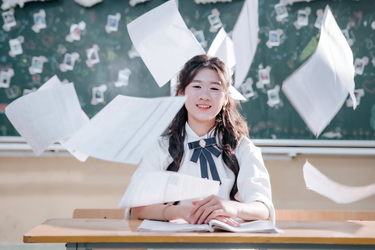 Học sinh, bạn nữ, lớp học, trường học, kỉ niệm, giáo dục, kỷ yếu, students, girls, class, school, memories, education, yearbook - Green odette 19