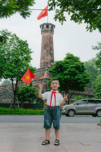 Bé trai, cờ, cột cờ, Việt Nam, em bé, boy, flag, Vietnam flagpole, children- HONG SON 2