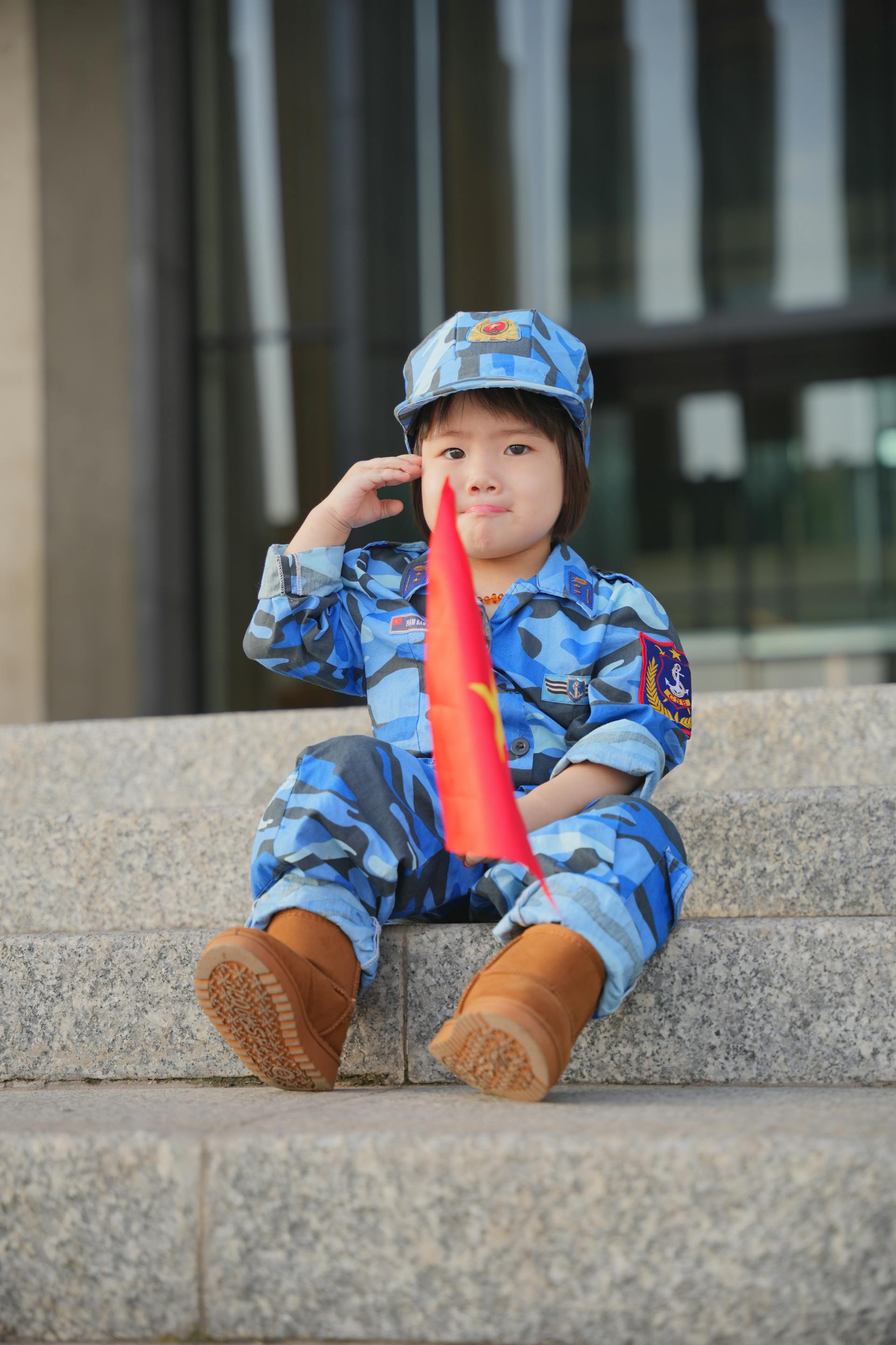 Em bé, trẻ em, kids, kid, baby, con gái, girl, quân đội, quân phục, lá cờ Việt Nam, lá cờ, Việt Nam - HONG SON 1