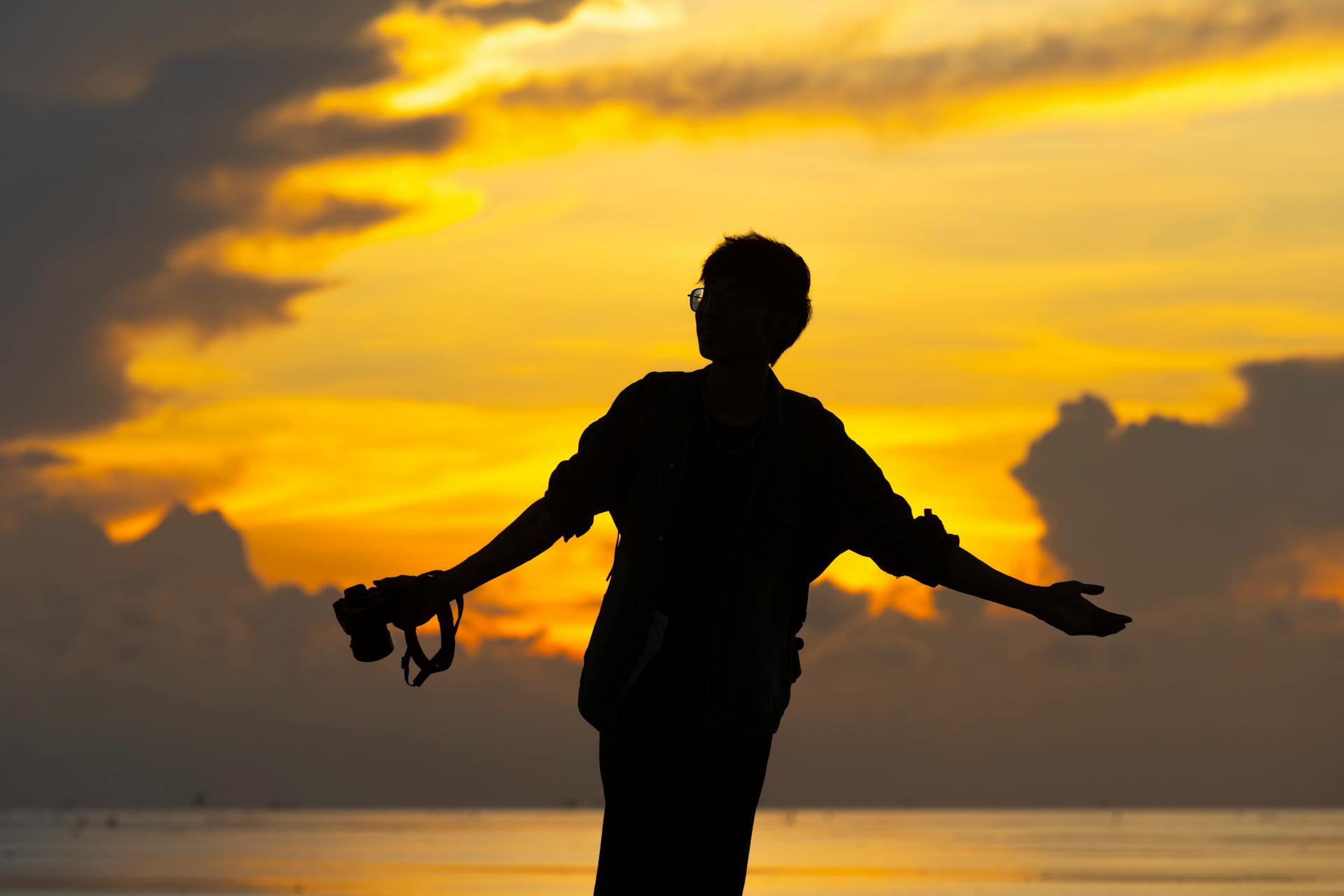 Hoàng hôn, bóng người, biển, sunset, sea, human shadow- HONG SON