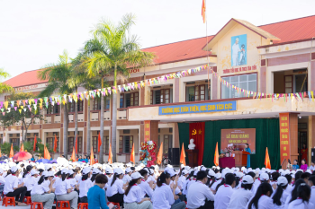 Trường học, học sinh, student, school, chào cờ, khai giảng, lá cờ Việt Nam, lá cờ, Việt Nam - HONG SON 12