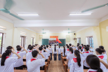 Trường học, học sinh, student, school, chào cờ, khai giảng, lá cờ Việt Nam, lá cờ, Việt Nam - HONG SON 16