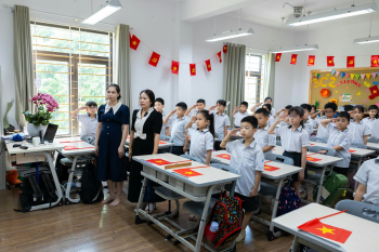 Lớp học, học sinh, chào cờ, trường học, classroom, students, flag salute, school- HONG SON 3
