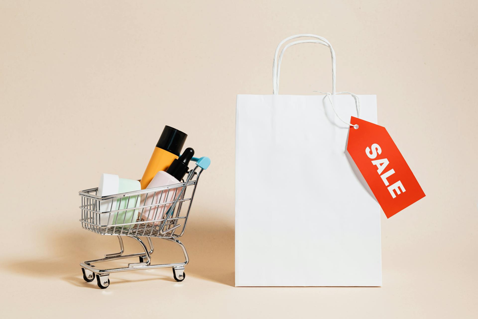 Mỹ phẩm, giỏ hàng, túi giấy, giảm giá, sale, khuyến mãi, cosmetics, shopping cart, promotions, discounts- Karola G