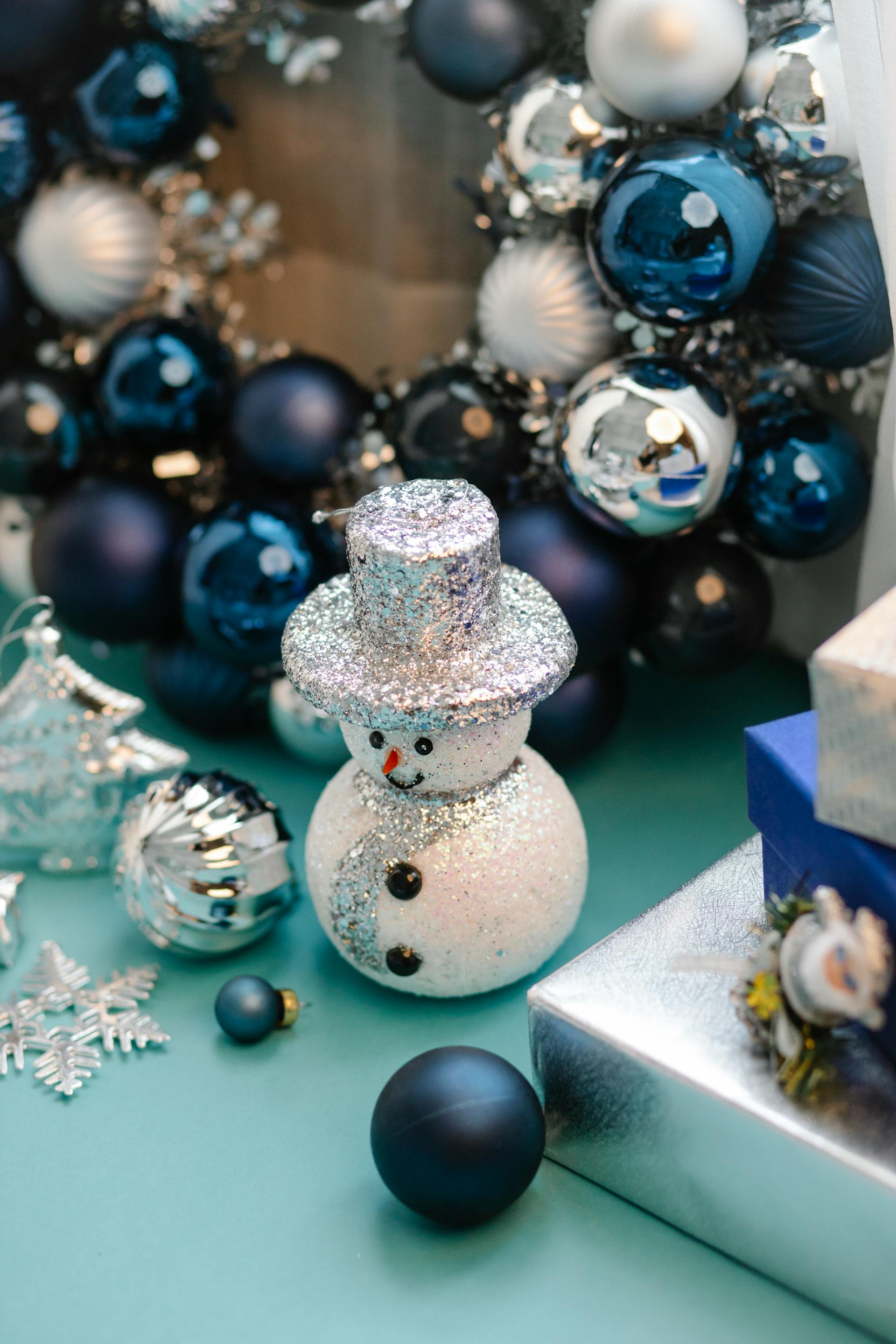 Giáng sinh, người tuyết, trang trí, cây thông, pine tree, decor, noel, christmas- Laura James 3
