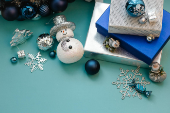 Quà, người tuyết, kẹo, trái châu, giáng sinh, trang trí, gift, decor, noel, christmas- Laura James