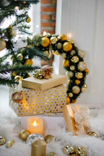 Quà, kẹo, trái châu, nến, giáng sinh, trang trí, gift, decor, noel, christmas- Laura James 2