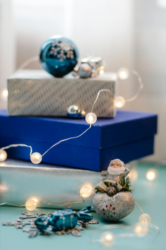 Quà, người tuyết, kẹo, trái châu, nến, giáng sinh, trang trí, gift, decor, noel, christmas- Laura James