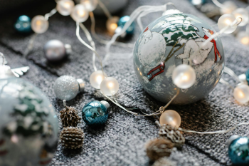 Người tuyết, đèn, giáng sinh, trang trí, cây thông, pine tree, decor, noel, christmas- Laura James 14