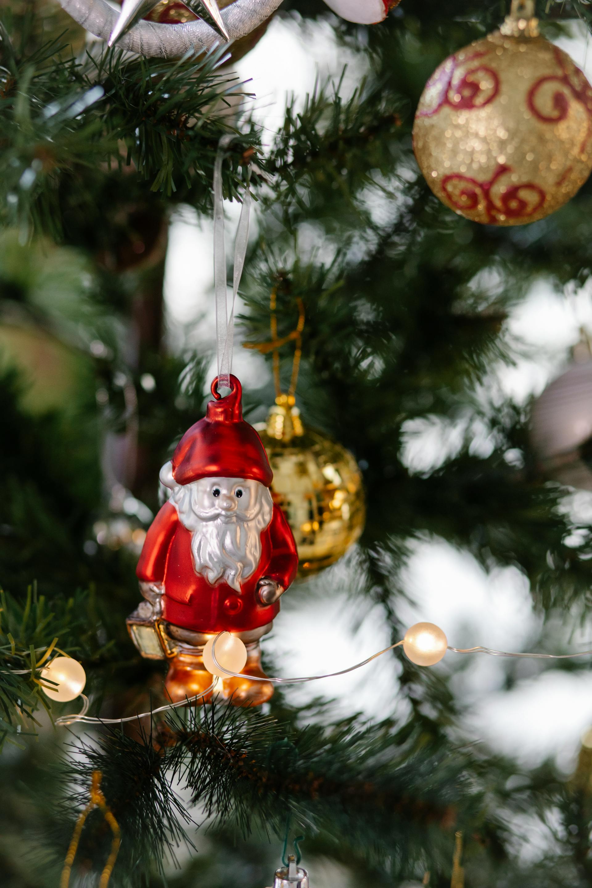 Ông già noel, giáng sinh, cây thông, trang trí, decor, pine tree, noel, christmas- Laura James 2
