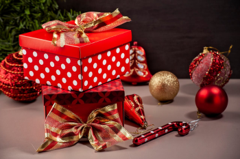 Hộp quà, quà giáng sinh, trang trí, nơ, trái châu, gift box, Christmas gift, decor, bow, pearl - Marcelo Verfe 2