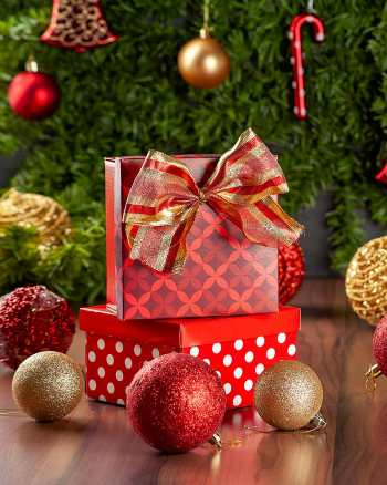 Hộp quà, quà giáng sinh, trang trí, nơ, trái châu, gift box, Christmas gift, decor, bow, pearl - Marcelo Verfe