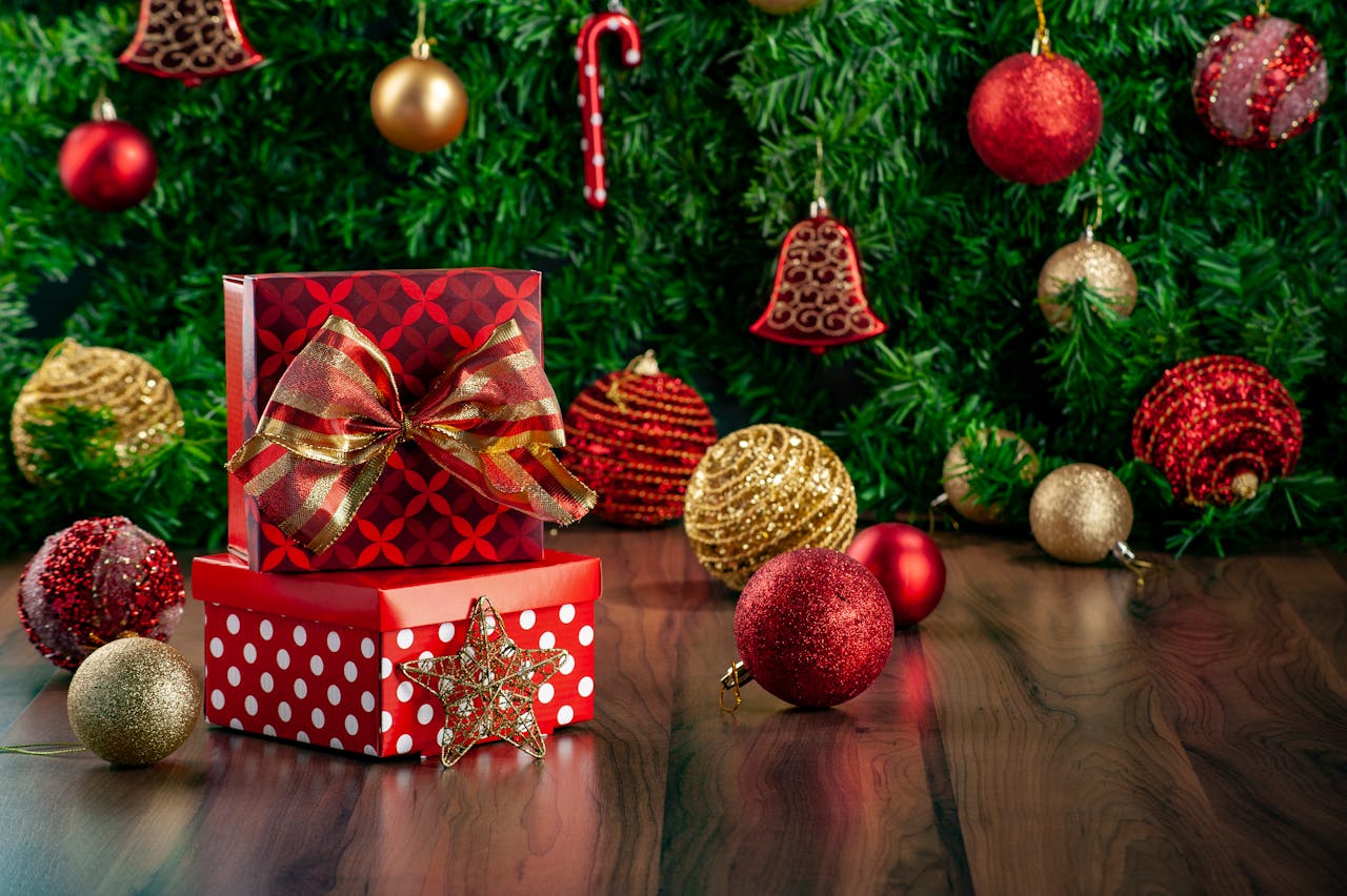 Hộp quà, quà giáng sinh, trang trí, nơ, trái châu, gift box, Christmas gift, decor, bow, pearl - Marcelo Verfe 1