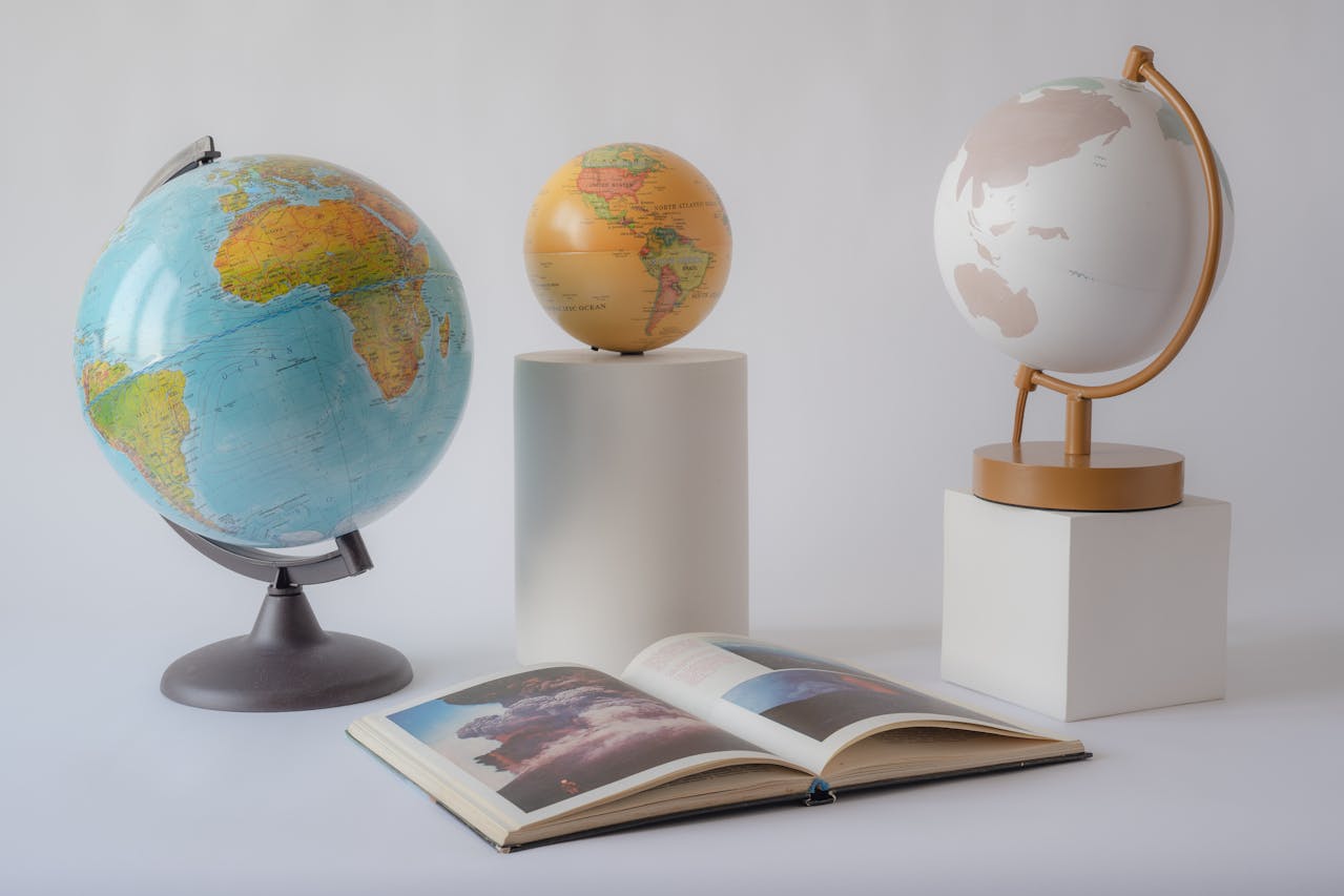 Quả địa cầu, địa lý, giáo dục, sách, Globe, geography, education, books -  Marina Leonova 8