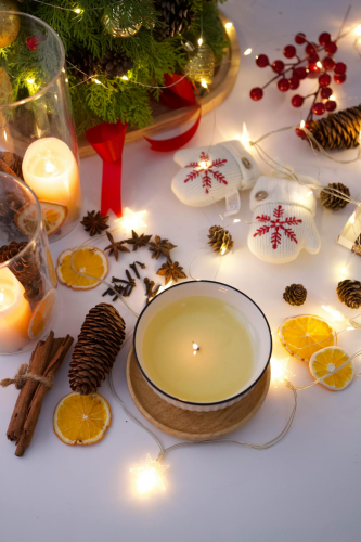 Giáng sinh, nến, trái thông, trái châu, trang trí, ấm áp, không khí giáng sinh, christmas, candles, pine cones, warm, christmas atmosphere - Nay Nyo