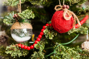 Trái châu, cây thông, trang trí, không khí giáng sinh, christmas balls, christmas tree, decoration, christmas atmosphere - Juan Hernandez Jr 1