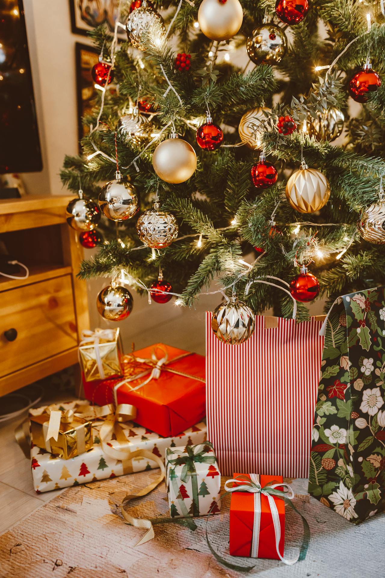Hộp quà, quà giáng sinh, cây thông, trang trí, nơ, gift box, pine tree, Christmas gift, decor, bow - ROMAN ODINTSOV