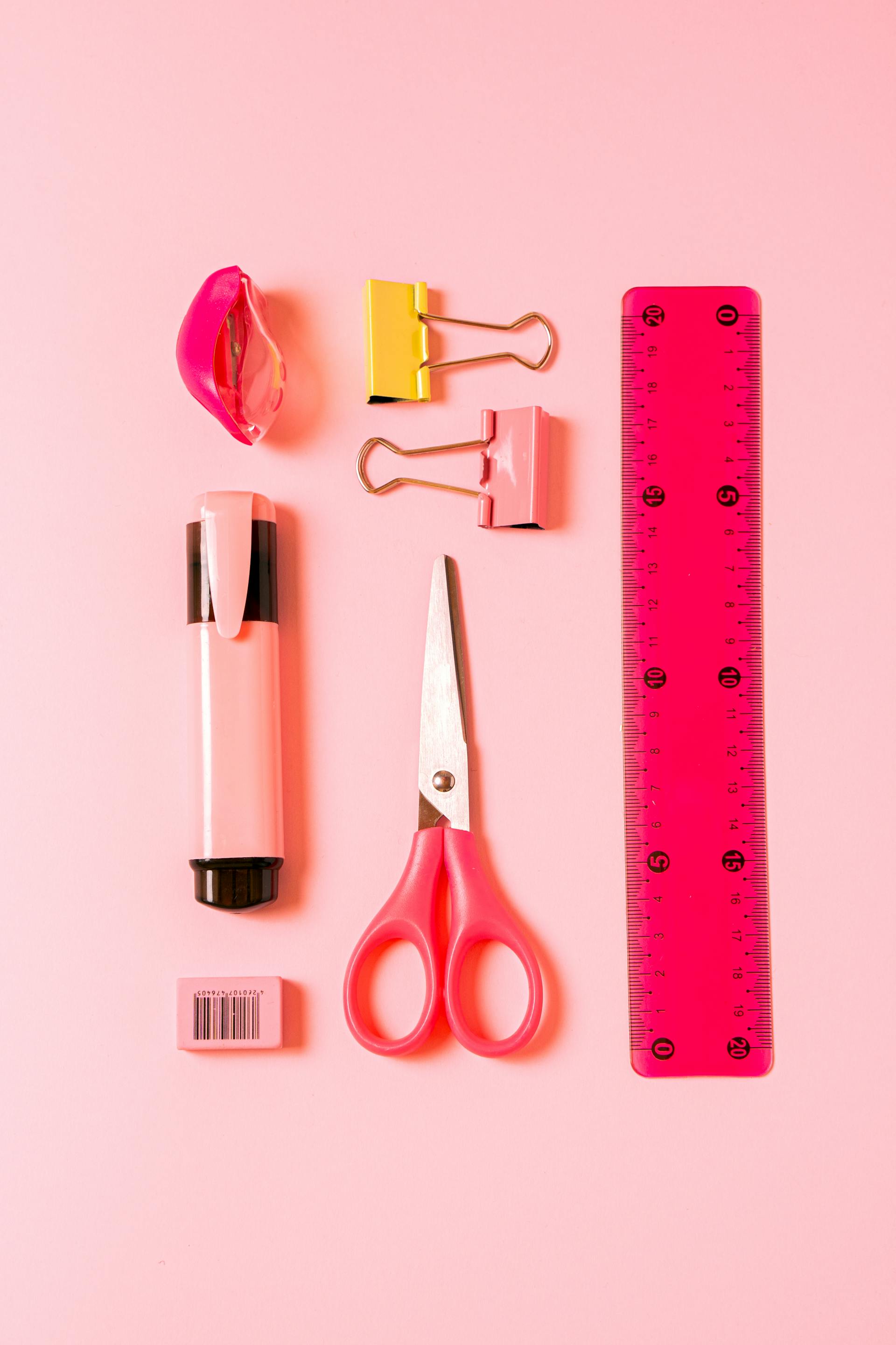 Thước, kẹp giấy, kéo, bút,book, đồ dùng học tập, trường, school supplies, school- Antoni Shkraba Studio