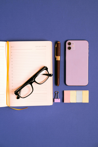 Vở, mắt kính, bút, điện thoại, đồ dùng học tập, trường, school supplies, school- Antoni Shkraba Studio 2