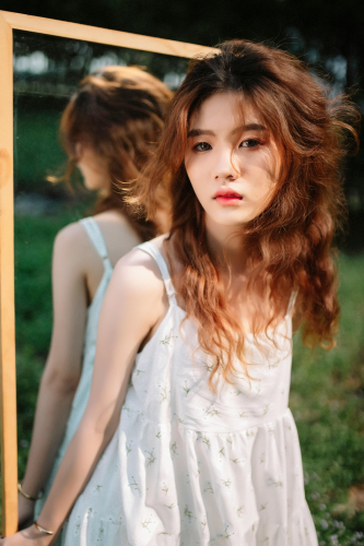 Con gái, girl, gương, đồng cỏ, ngoại cảnh, Việt Nam - Huy Nguyễn 9