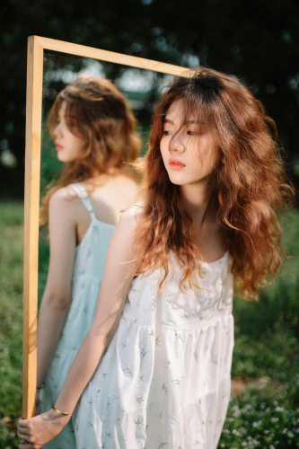 Con gái, girl, gương, đồng cỏ, ngoại cảnh, Việt Nam - Huy Nguyễn 11