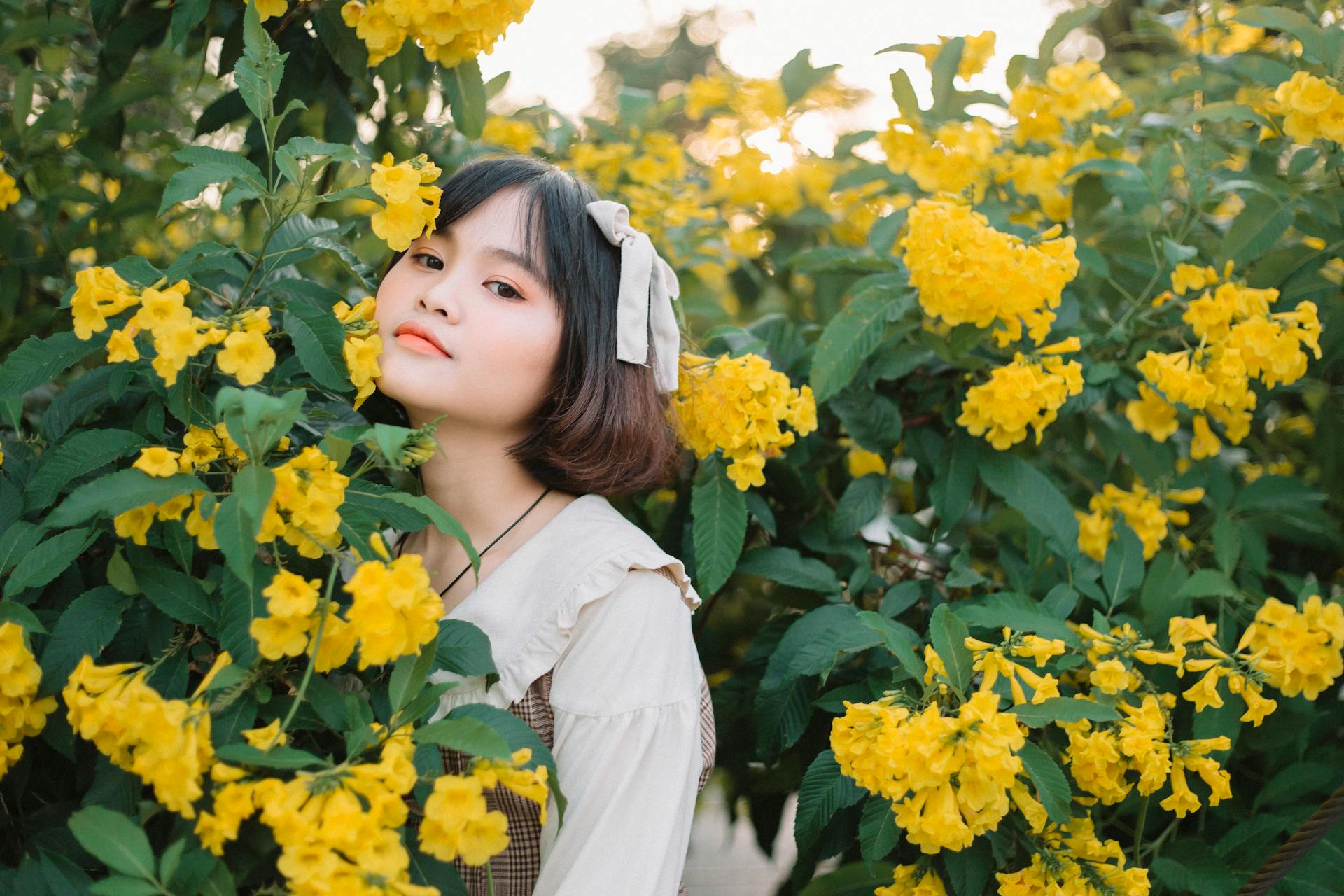 Con gái, girl, hoa, flower, ngoại cảnh, Việt Nam - Huy Nguyễn 1