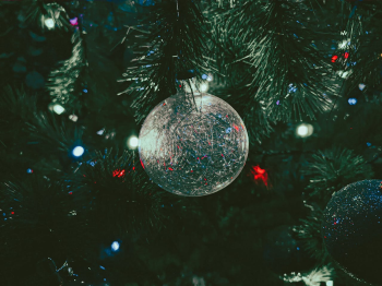 Trái châu, cây thông, trang trí, không khí giáng sinh, christmas balls, christmas tree, decoration, christmas atmosphere- Ale Conchillos