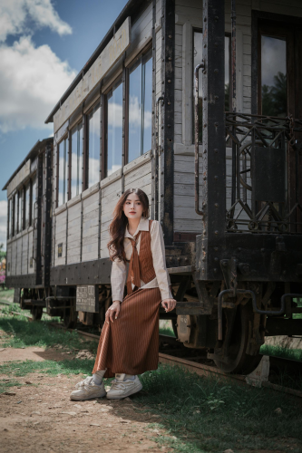 Đà Lạt, du lịch, travel, thiếu nữ, con gái, girl, ga xe lửa, xe lừa, train, Việt Nam - Tuấn Kiệt Jr