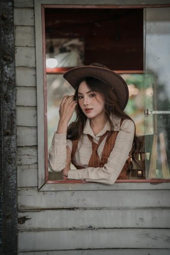 Đà Lạt, du lịch, travel, thiếu nữ, con gái, girl, ga xe lửa, xe lừa, train, Việt Nam - Tuấn Kiệt Jr